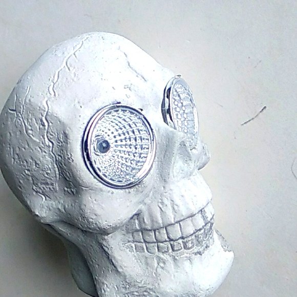 Halloween Cement Skull Solar Decor 3.5” - Picture 3 of 4